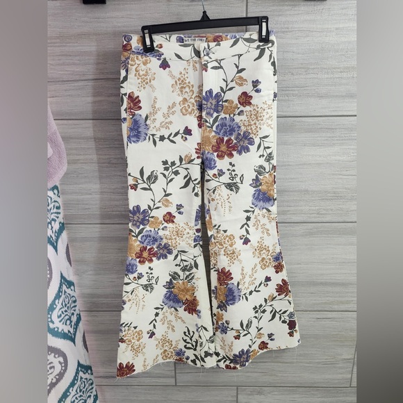 Free People Youthquake Crop Flare Pants Floral Print 27 - Picture 1 of 3
